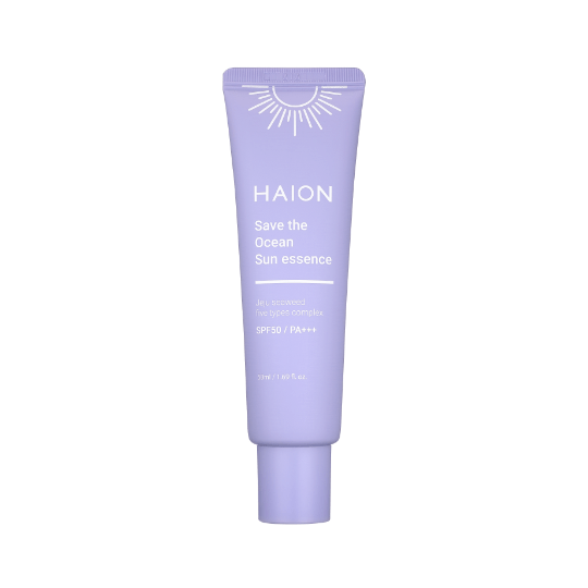 Tubo del protector solar facial con SPF50+ HAION Save the Ocean Sun Essence sobre un fondo transparente.